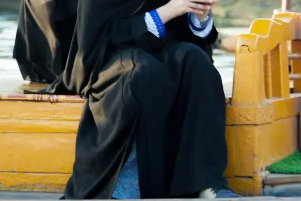 جلباب خليجي أسود — صورة 3