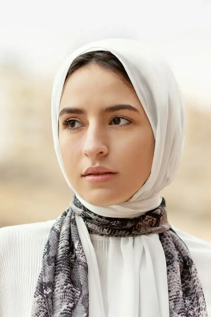 خمار «نقاء» أبيض — صورة 2