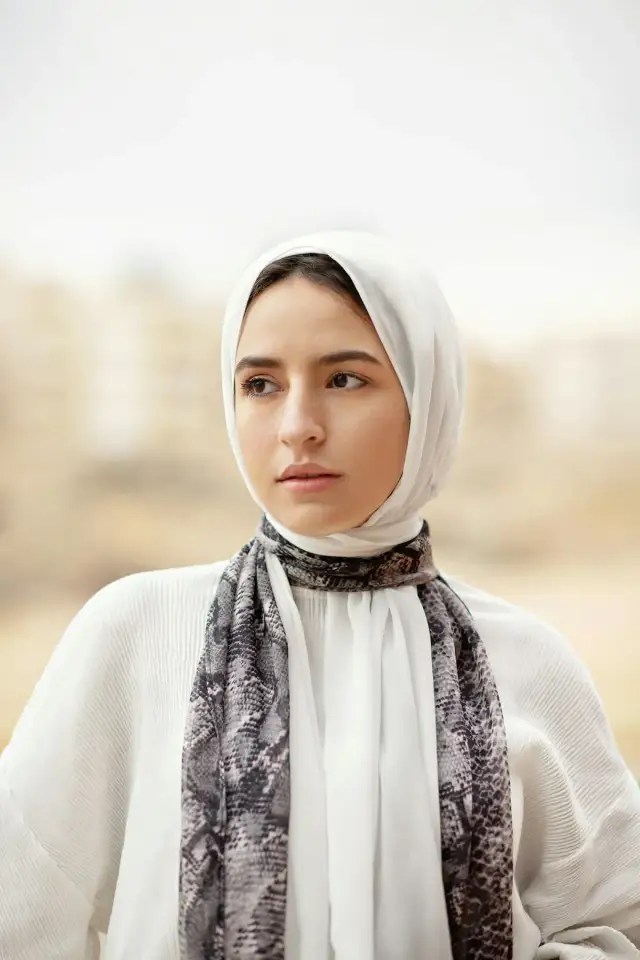 خمار «نقاء» أبيض