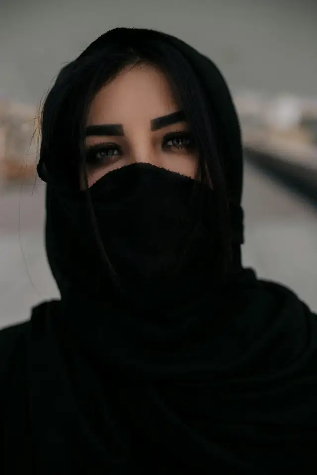 نقاب نصفي بربطة